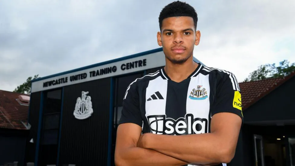 Newcastle United Resmi Dapatkan Striker Muda Berbakat