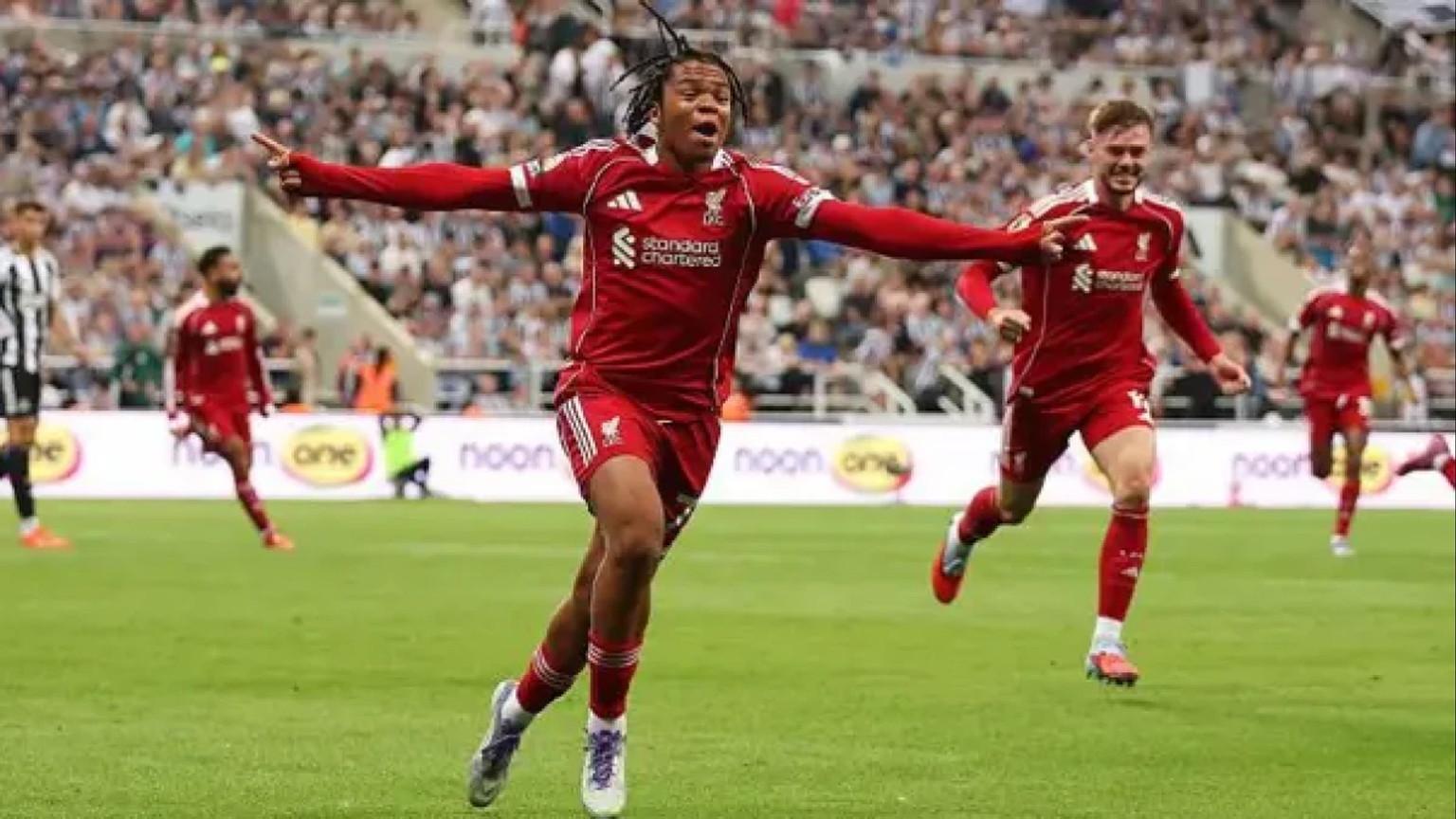Rio Ngumoha Liverpool selebrasi gol kemenangan lawan Newcastle.
