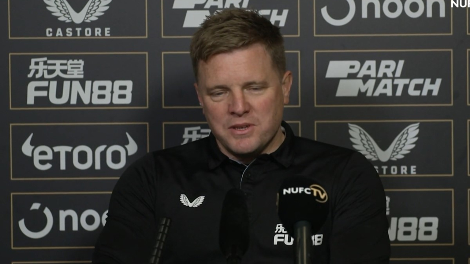Eddie Howe khawatir Newcastle Tino Livramento absen panjang