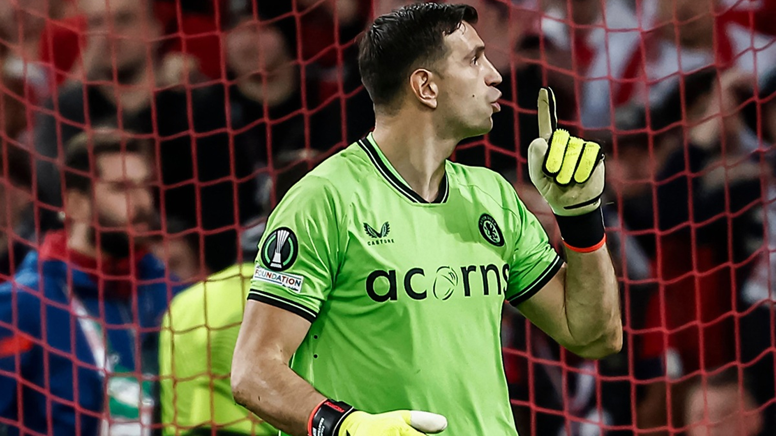 Emiliano Martinez Aston Villa absen dari laga Premier League