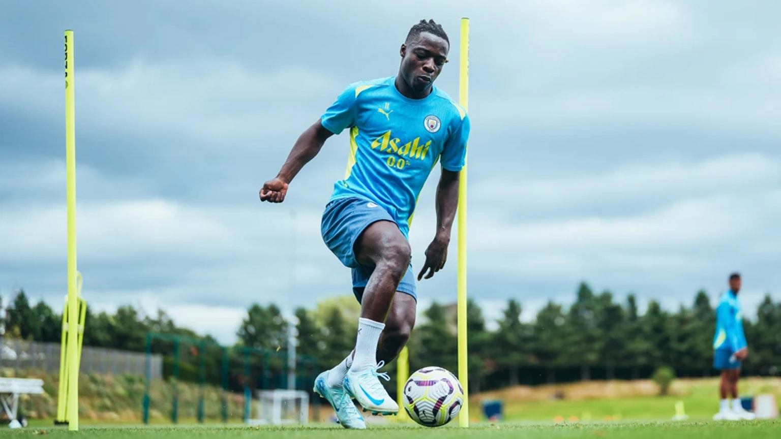 Jeremy Doku latihan awal musim Manchester City