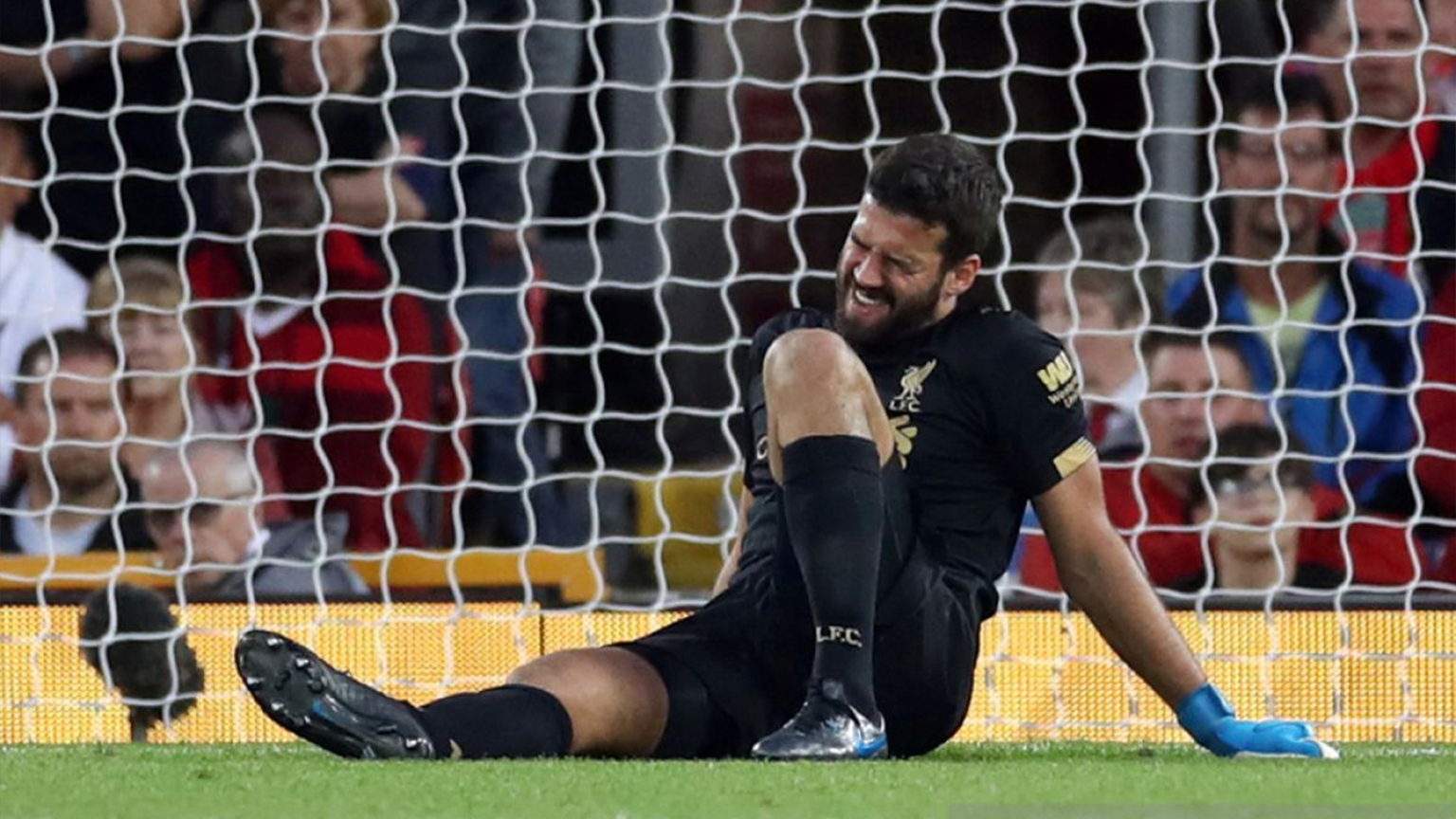 Liverpool Goalkeeper Alisson Becker alami cedera sebelum laga Chelsea