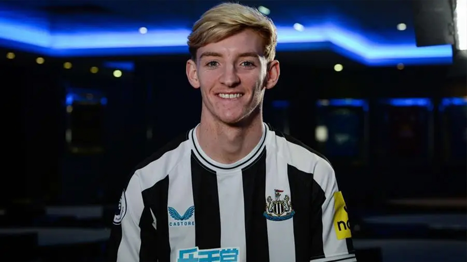Anthony Gordon Newcastle dribbling di laga Premier League