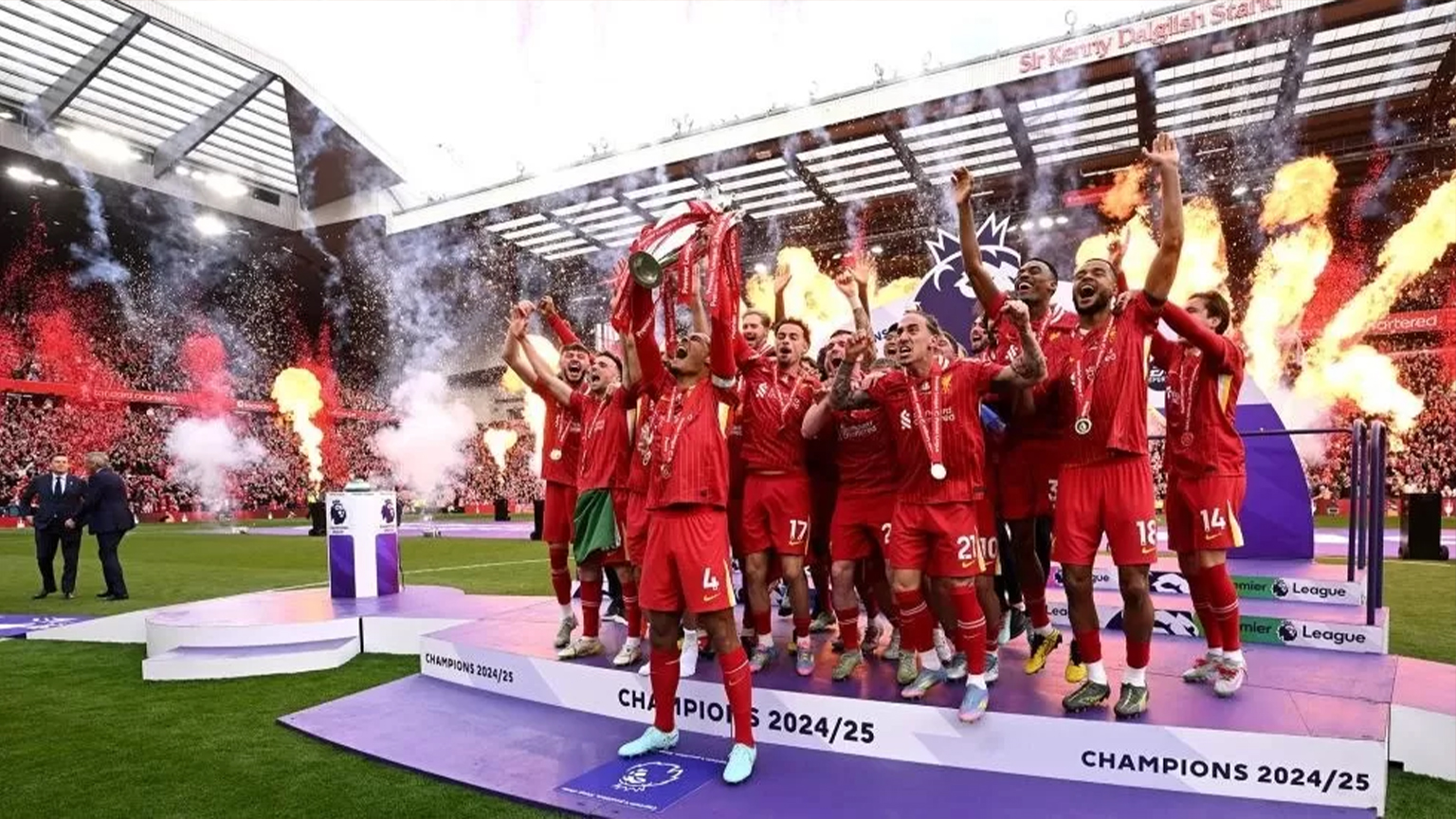 Van Dijk tolak Madrid dan rayakan bersama fans Liverpool